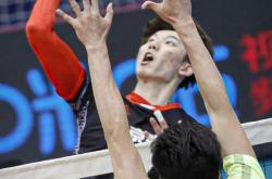 lol全球总决赛-包含CLG鏖战100T，Zeus关键团战开团秒人激烈交锋全球总决赛，强势挺进下一轮的词条