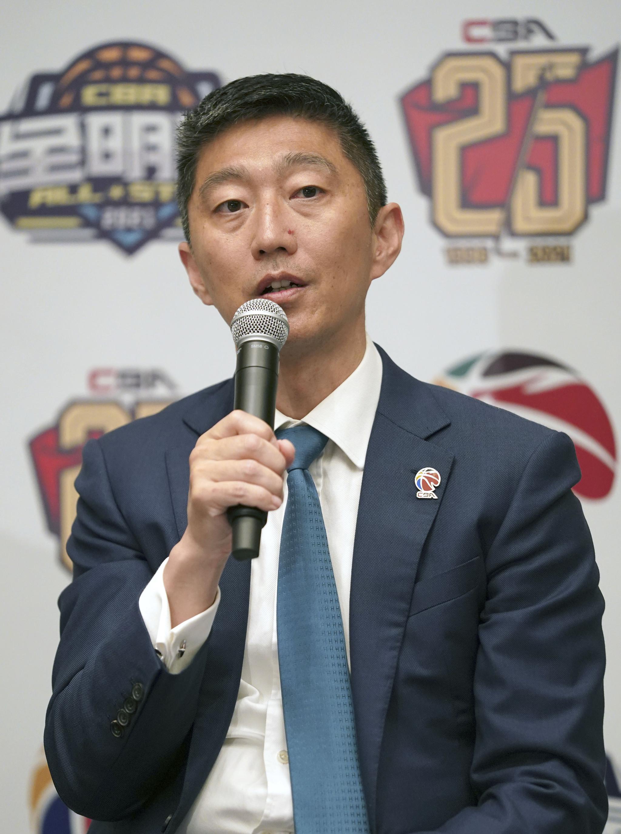 菲律宾篮球明星在社交媒体上晒健身照