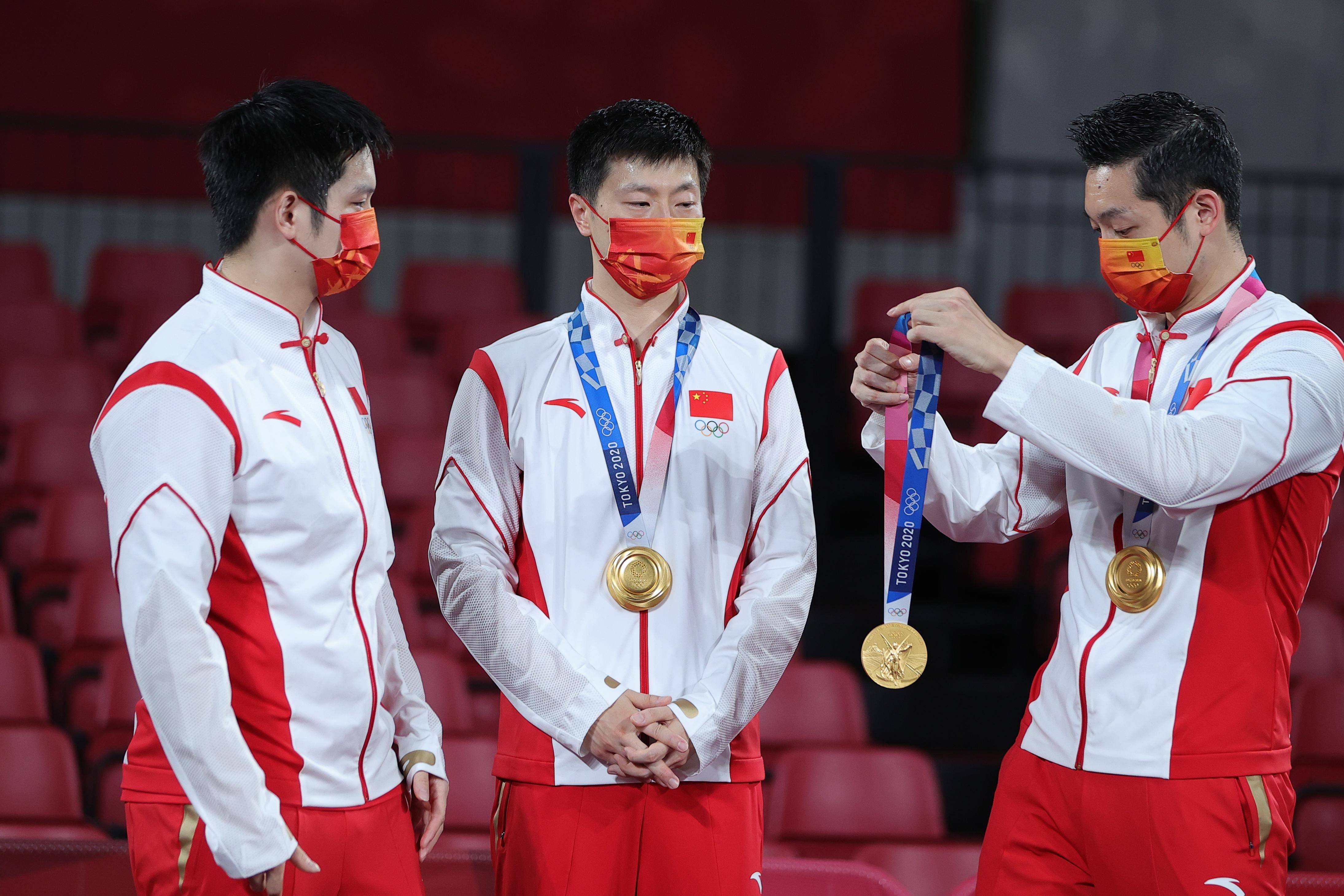 葡萄牙选手登上乒乓球比赛男子团体颁奖台