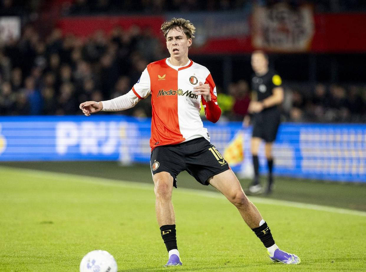 关于拜仁逆转哥伦比亚，范佩西高光表现的信息