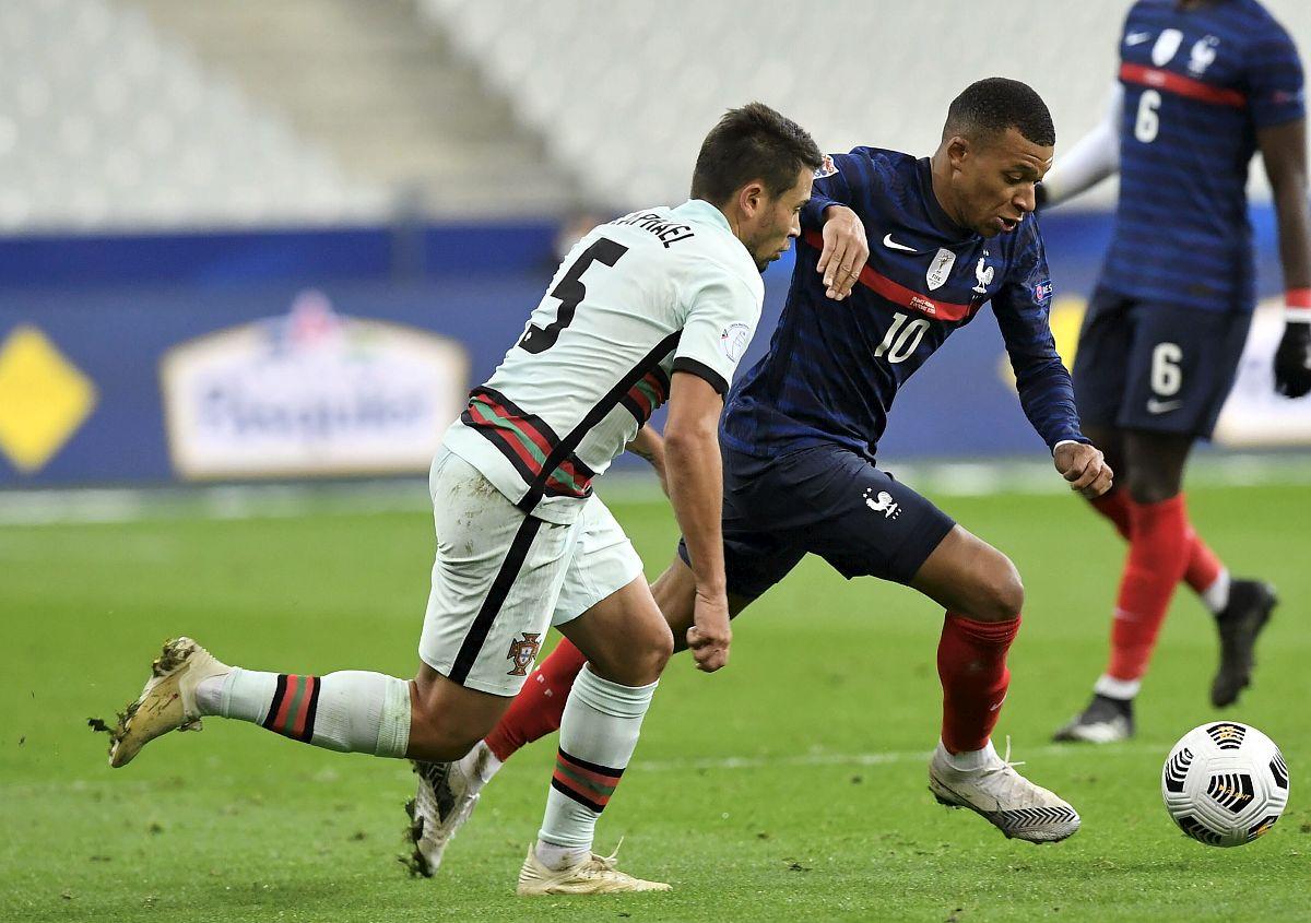 关于荷兰4-1大胜爱尔兰共和国，积分榜第一的信息