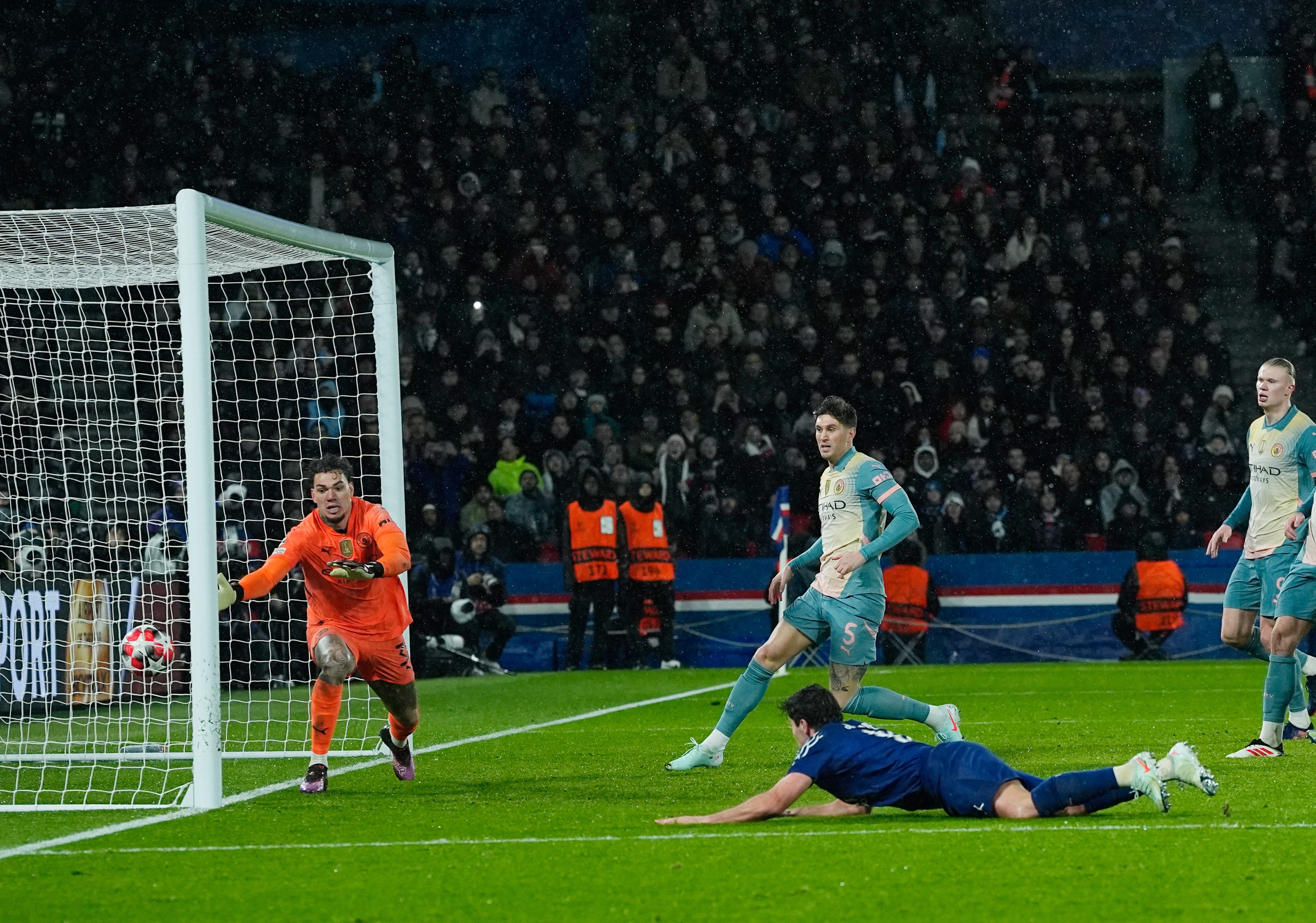 欧冠资格赛道继续，欲冲击胜利