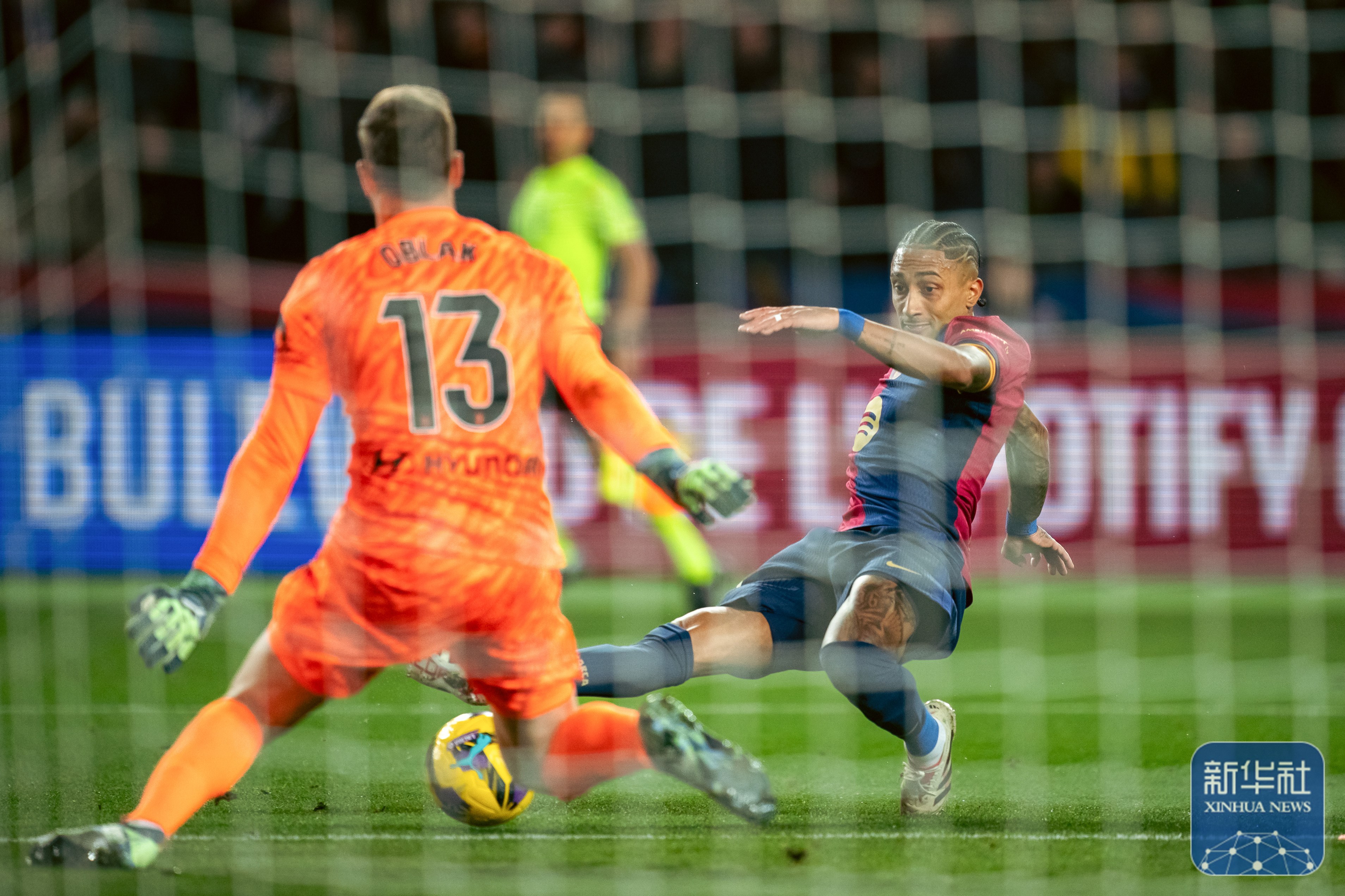 包含巴萨球员体能出色，全场拼抢不畏艰险的词条