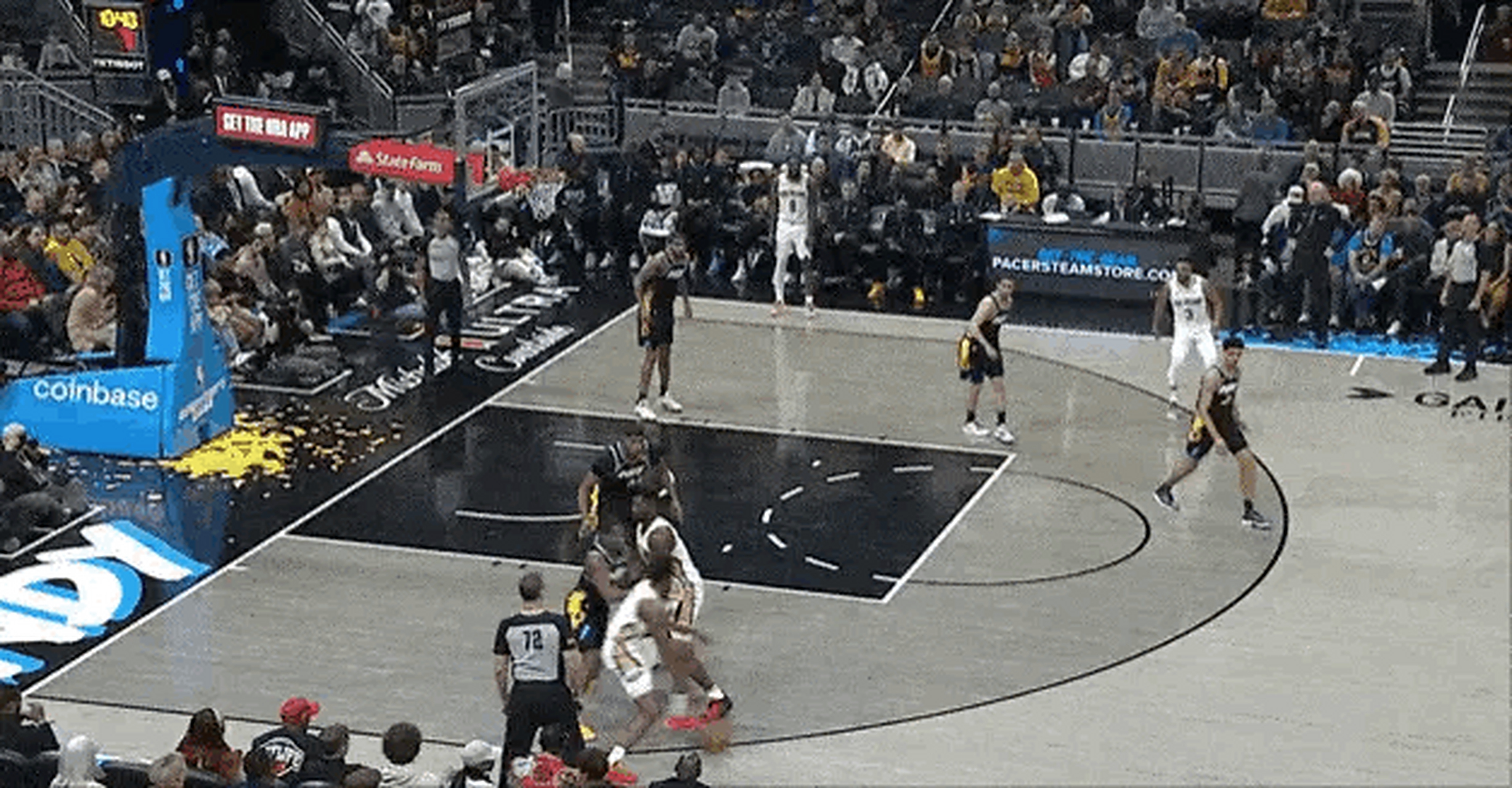 关于步行者鏖战鹈鹕，锡安惊艳世界的信息