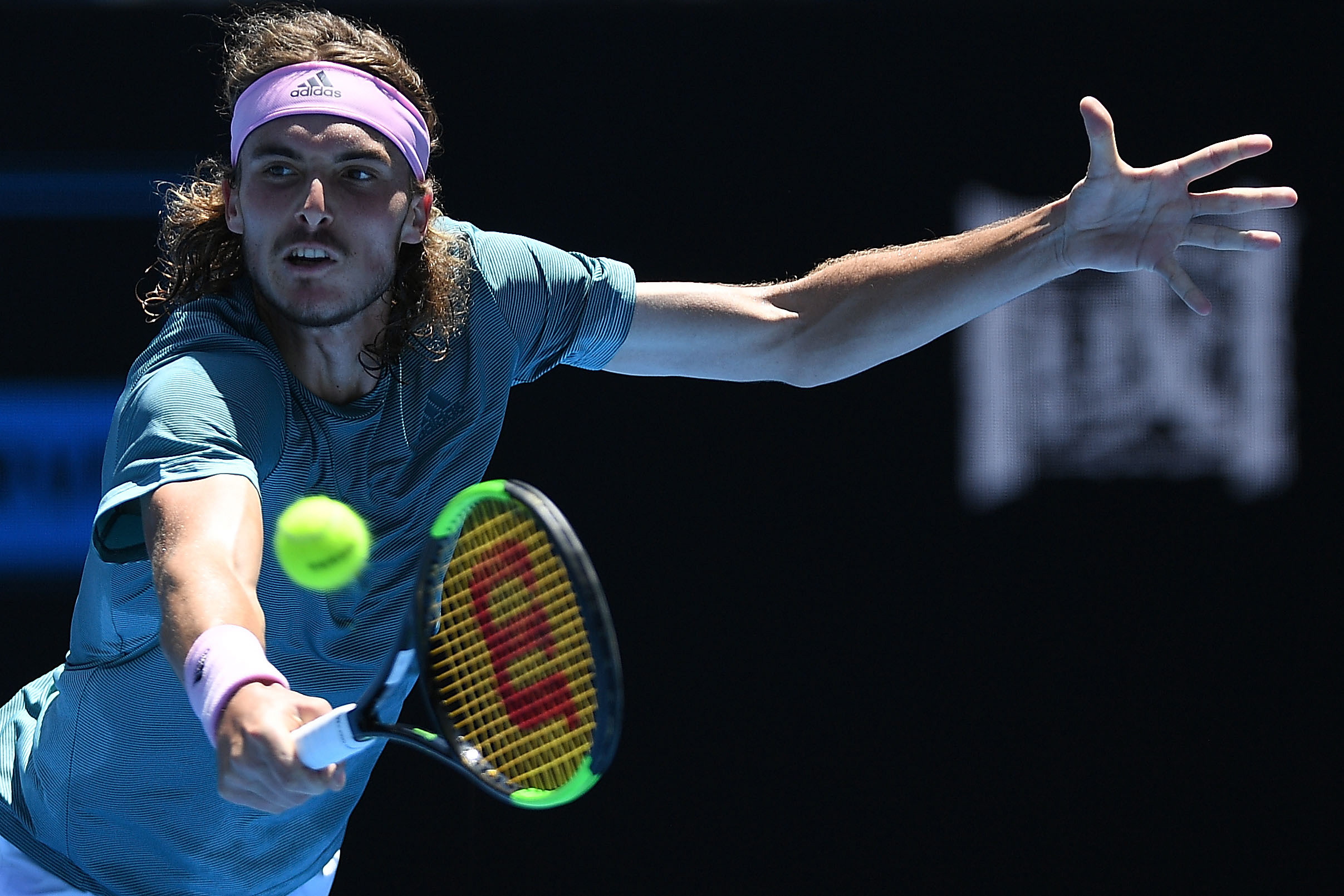 世界网球队鏖战西班牙网球队，西西帕斯打破历史纪录的简单介绍