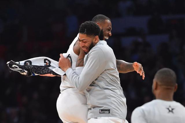 关于热火完胜江苏队，浓眉哥统治全场的信息